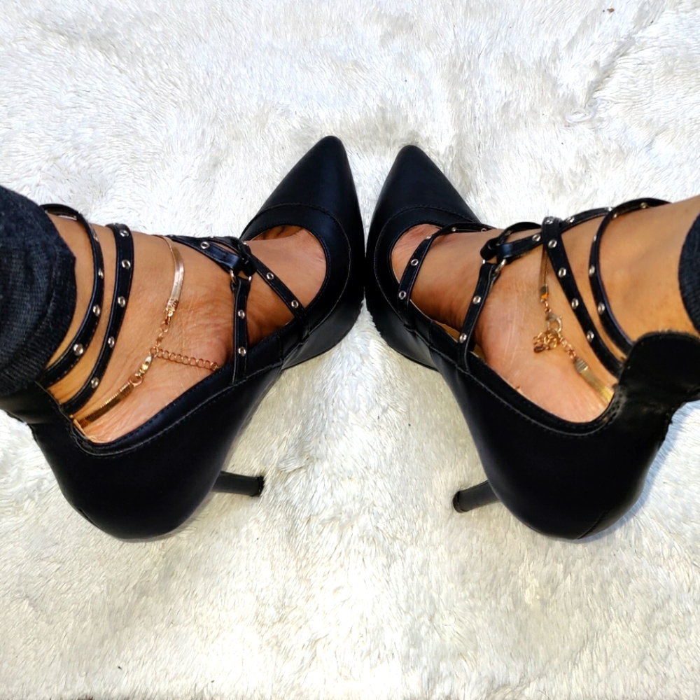 *SOLD*Black strap/ buckle up pumps
